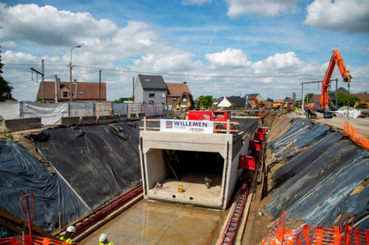Inschuiven van fietstunnel Buggenhout